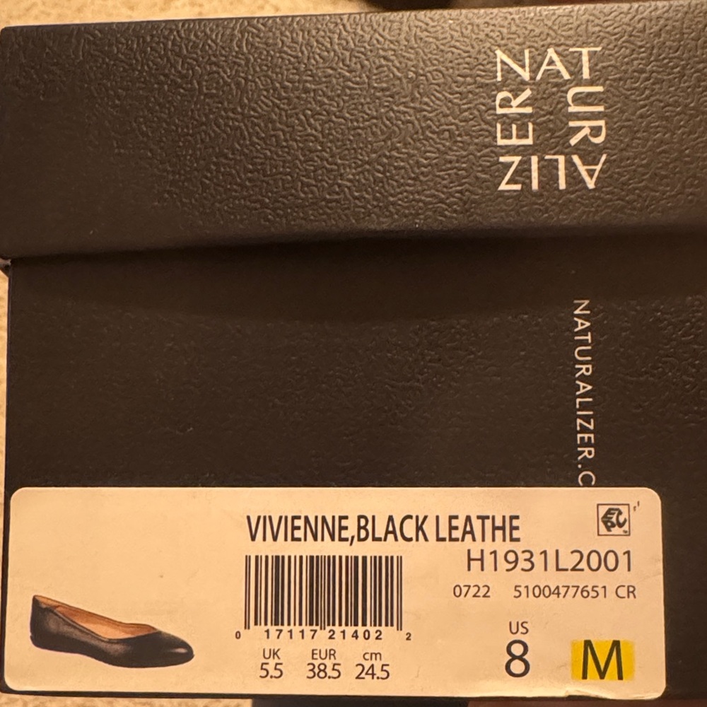 Naturalizer Black Leather Flats - Picture 5 of 6